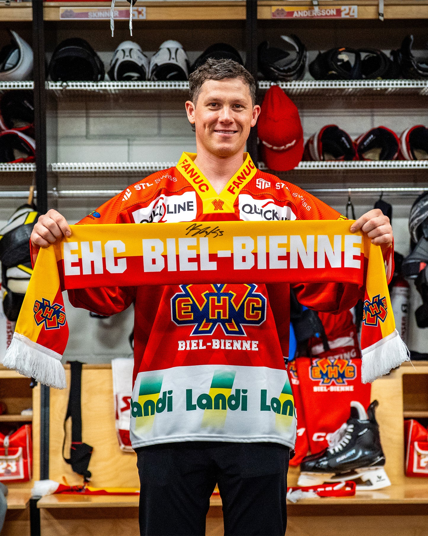 Signierter Jeff-Skinner-Schal #1